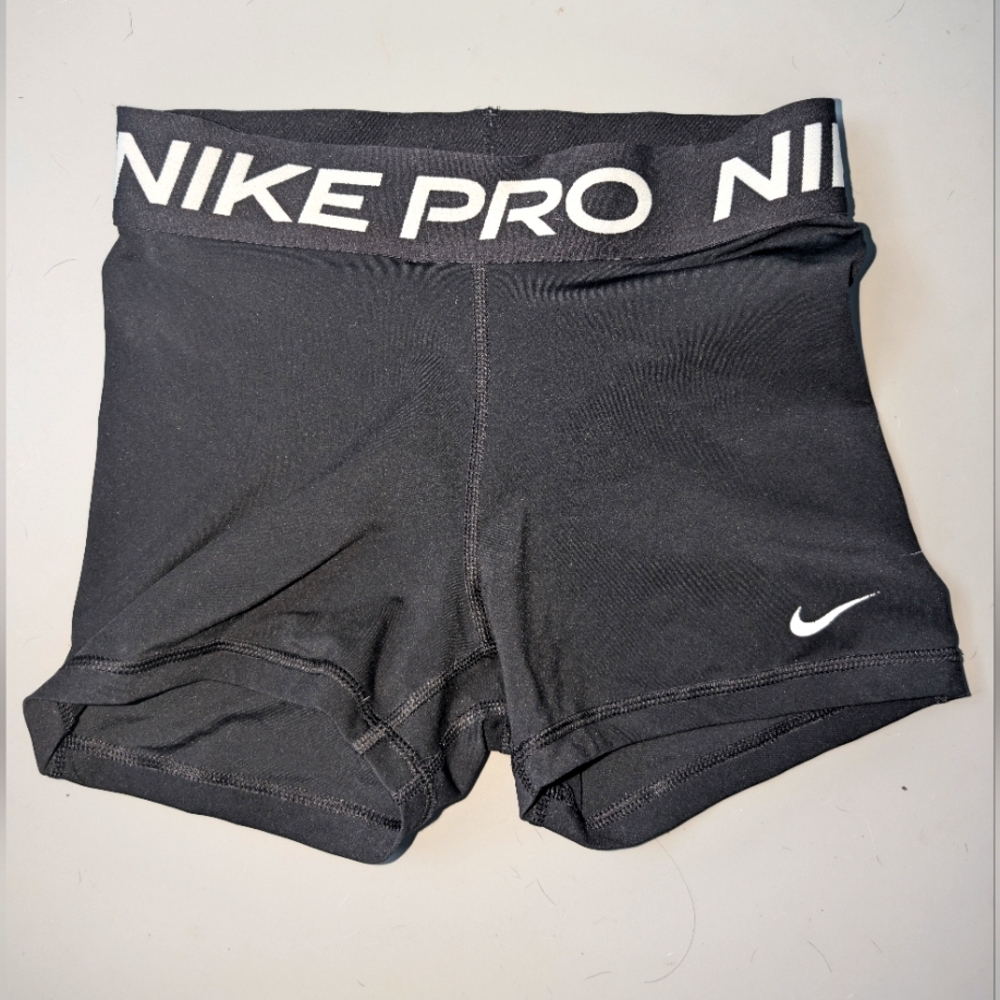 Black Women's Nike Pro 3" shorts size small